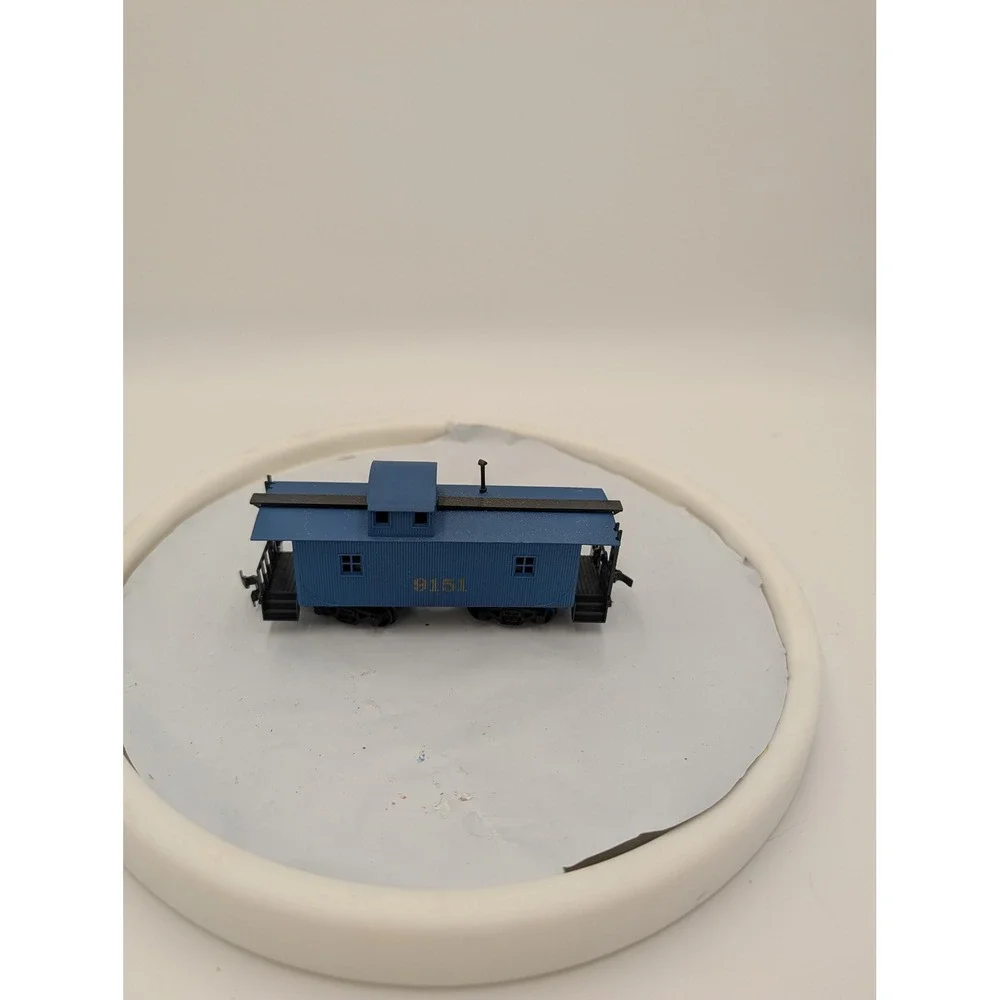 HO Scale Blue Caboose 9151 Model Train Rolling Stock Rail Car